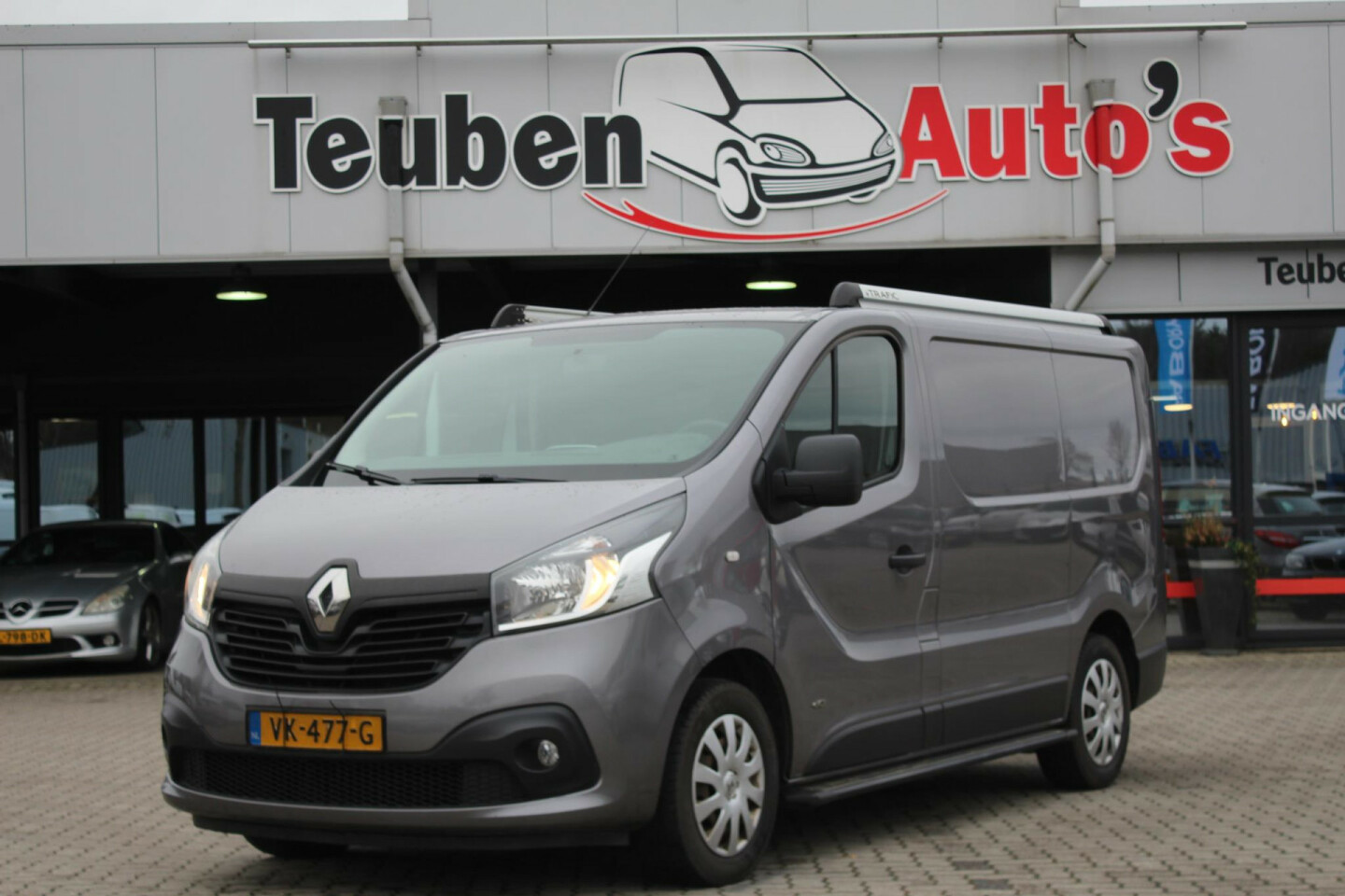 Renault-Trafic-0