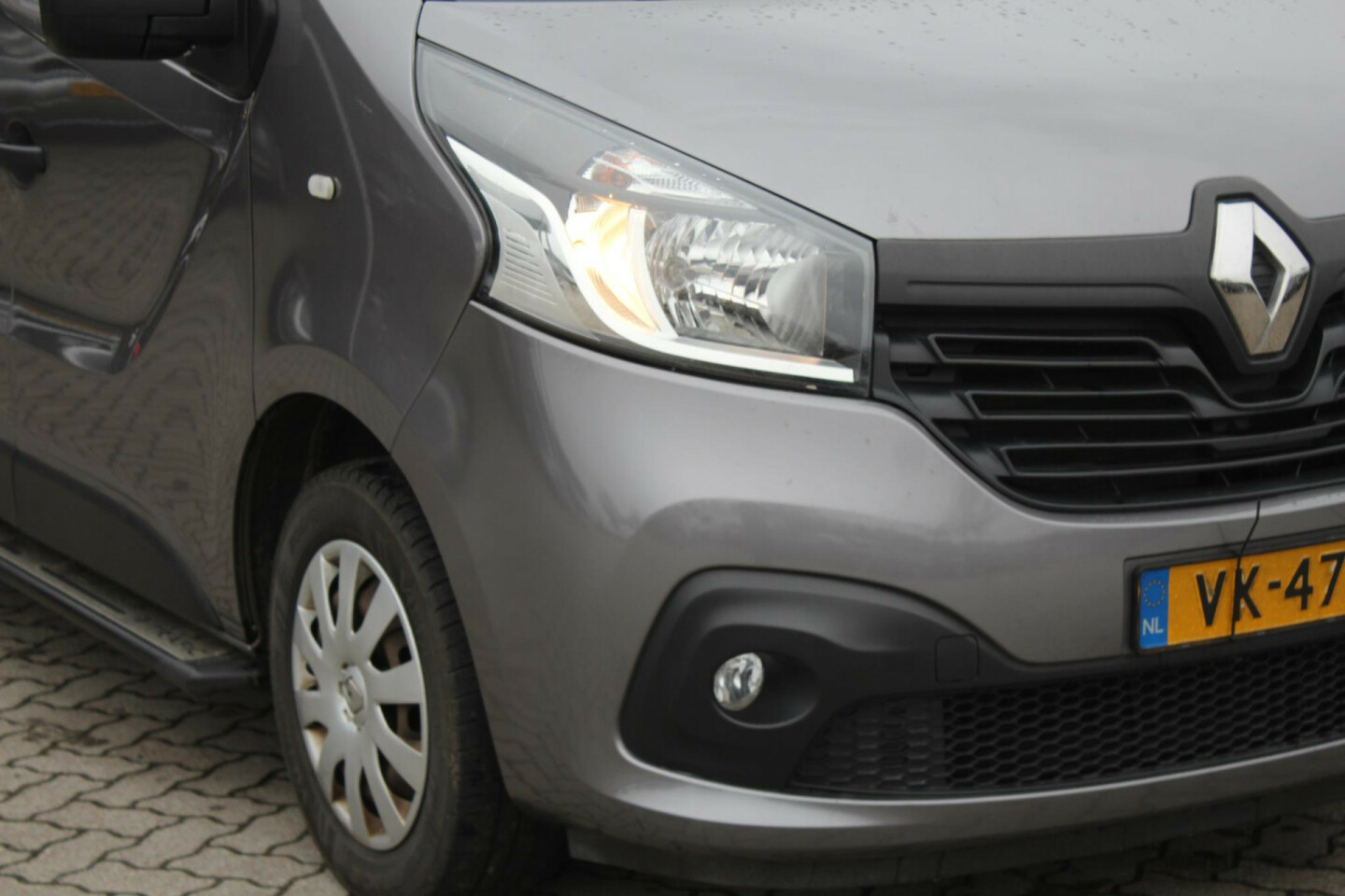 Renault-Trafic-13