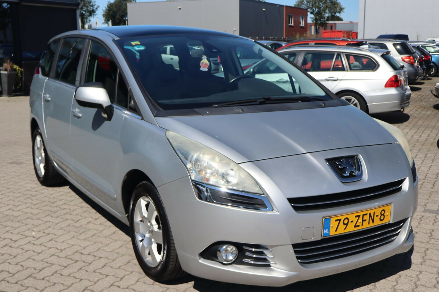 Peugeot-5008-11