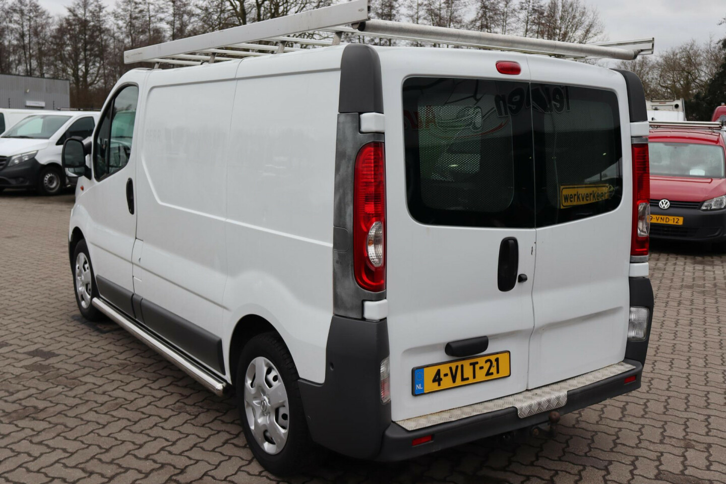 Opel-Vivaro-7