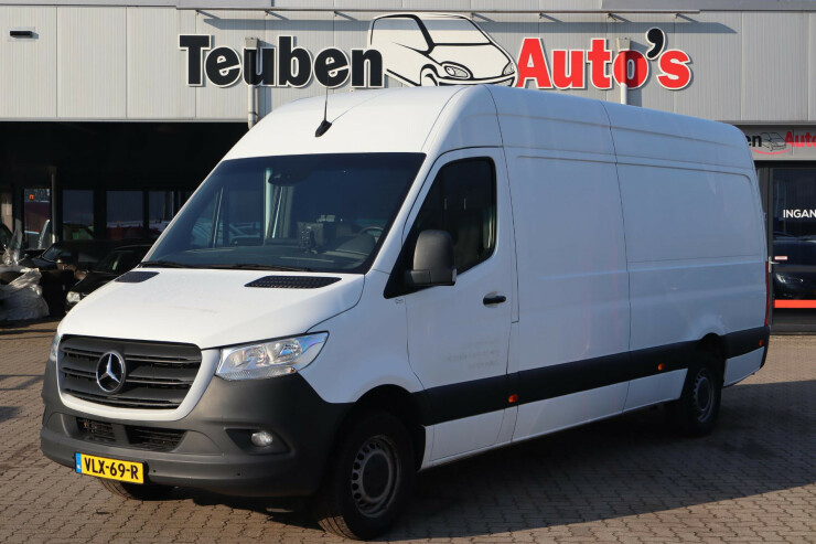 Mercedes-Benz-Sprinter-0