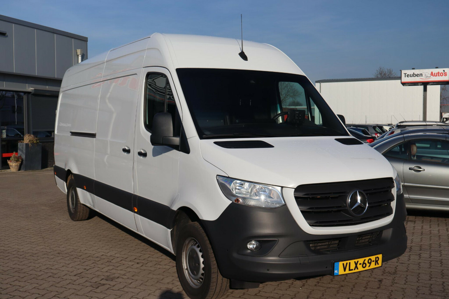 Mercedes-Benz-Sprinter-10