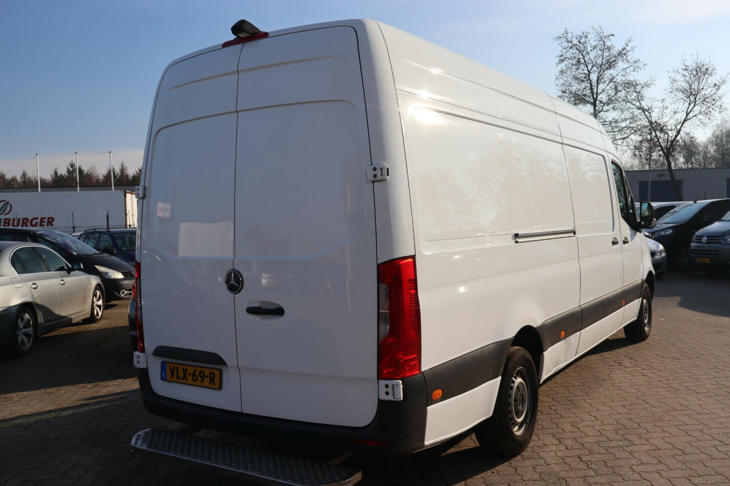 Mercedes-Benz-Sprinter-4