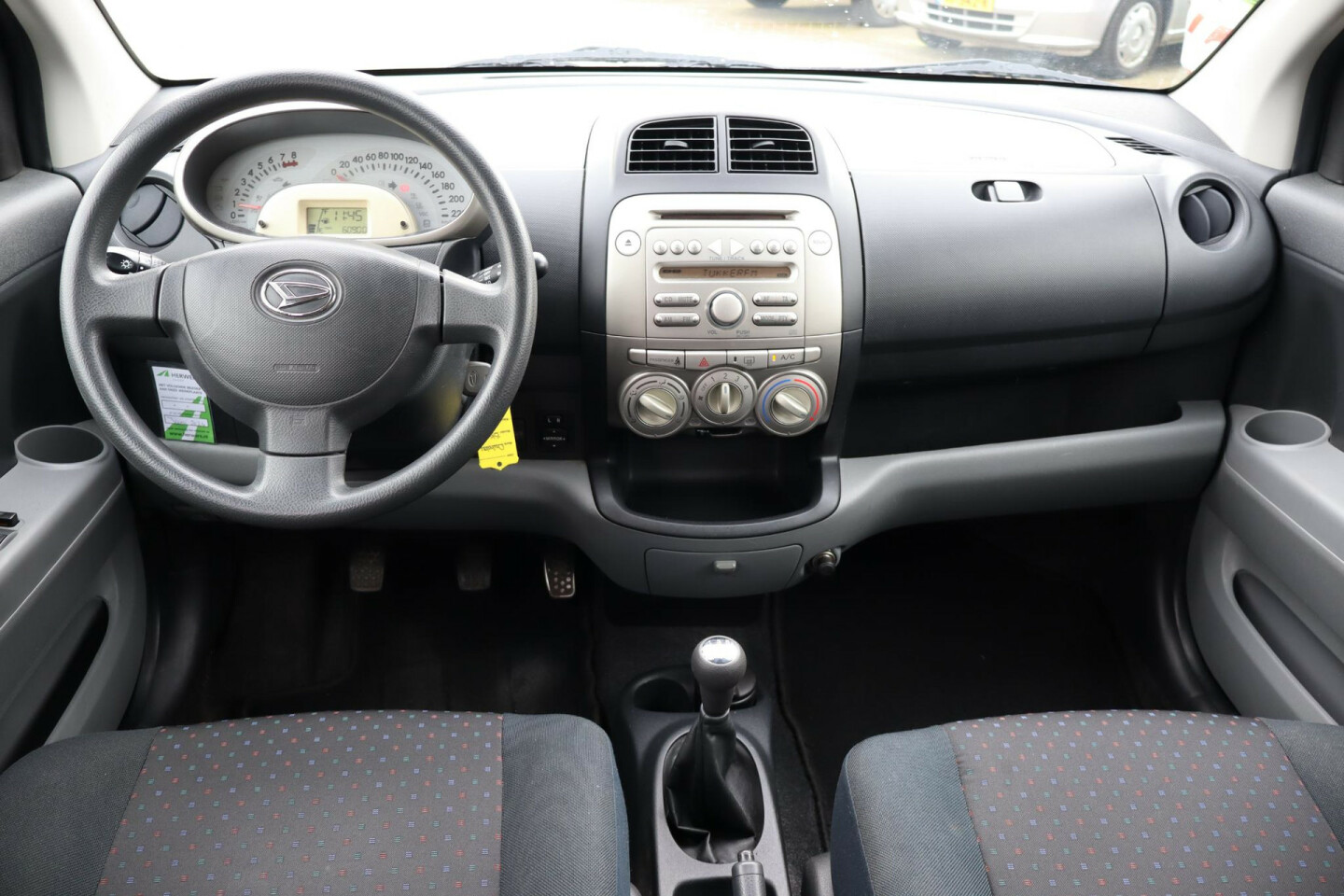 Daihatsu-Sirion-1