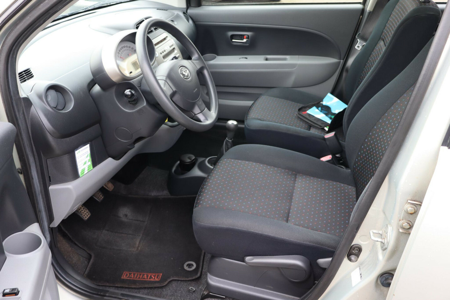 Daihatsu-Sirion-14